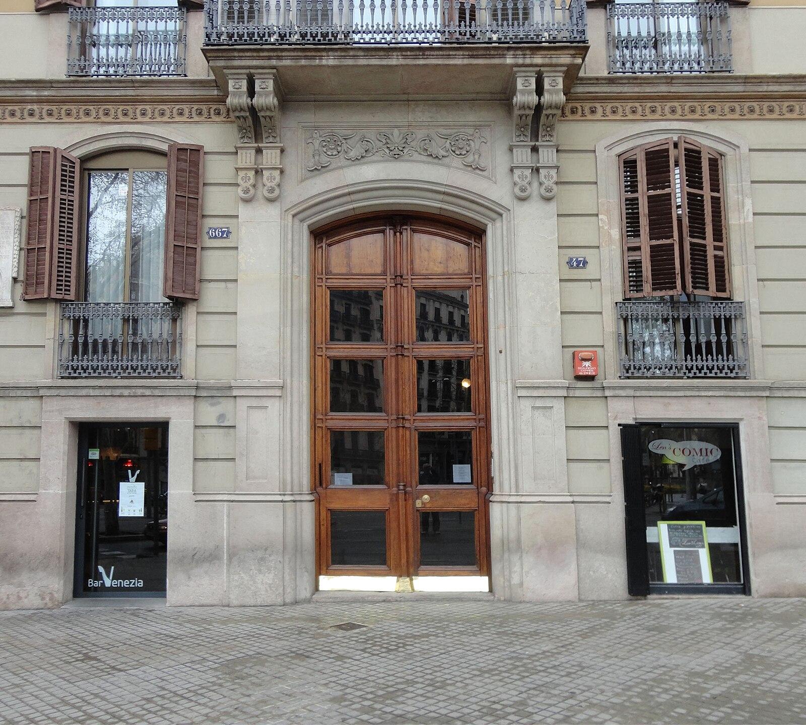 Gran Via de les Corts Catalanes 667, portal